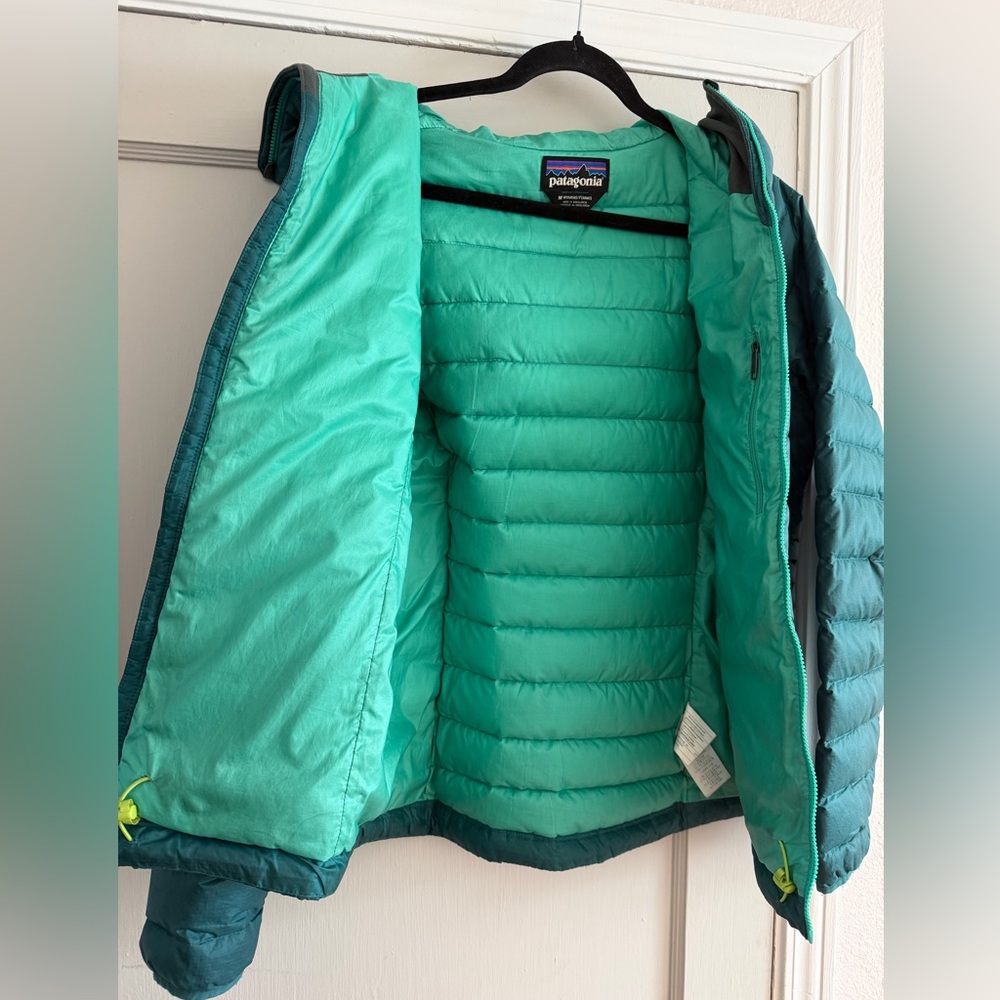 Women’s Patagonia Teal Puffer Jacket with Hood Size Medium - Picture 2 of 6